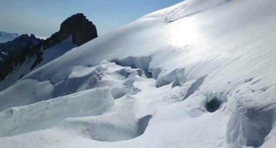 Crevasses perpendiculaires dôme des écrins