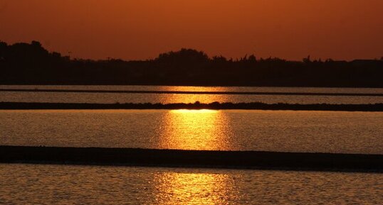 Coucher de soleil sur les marais salants